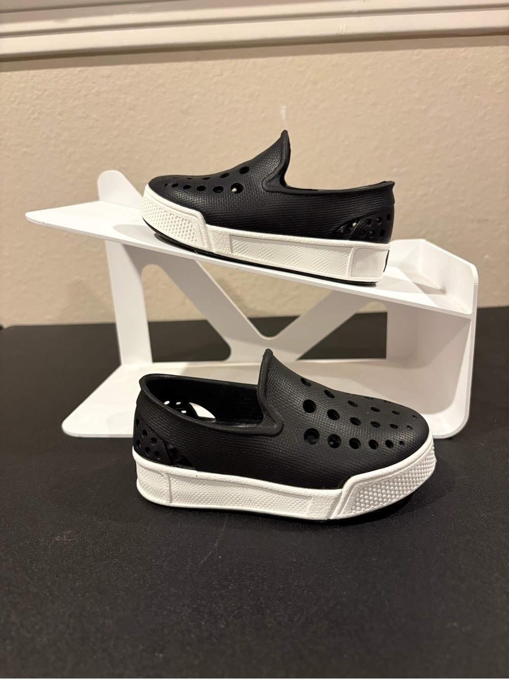 Eagsouni Water Shoes Toddler Infant Sz 5 Slip On Black Beach Sandals Outdoor